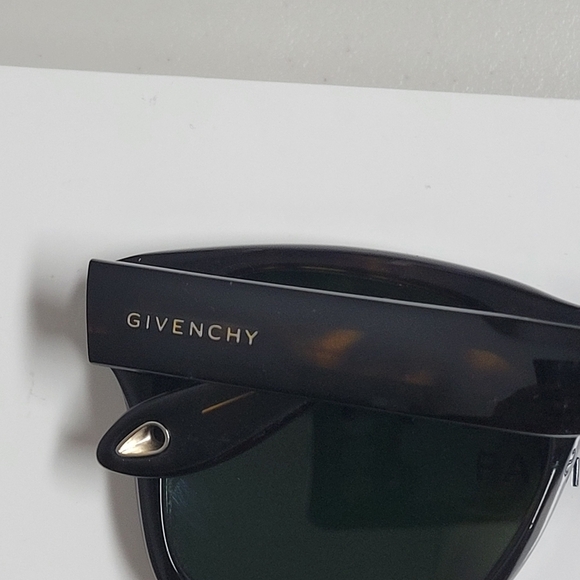 Givenchy GV 7074/S Sunglasses. main image 4